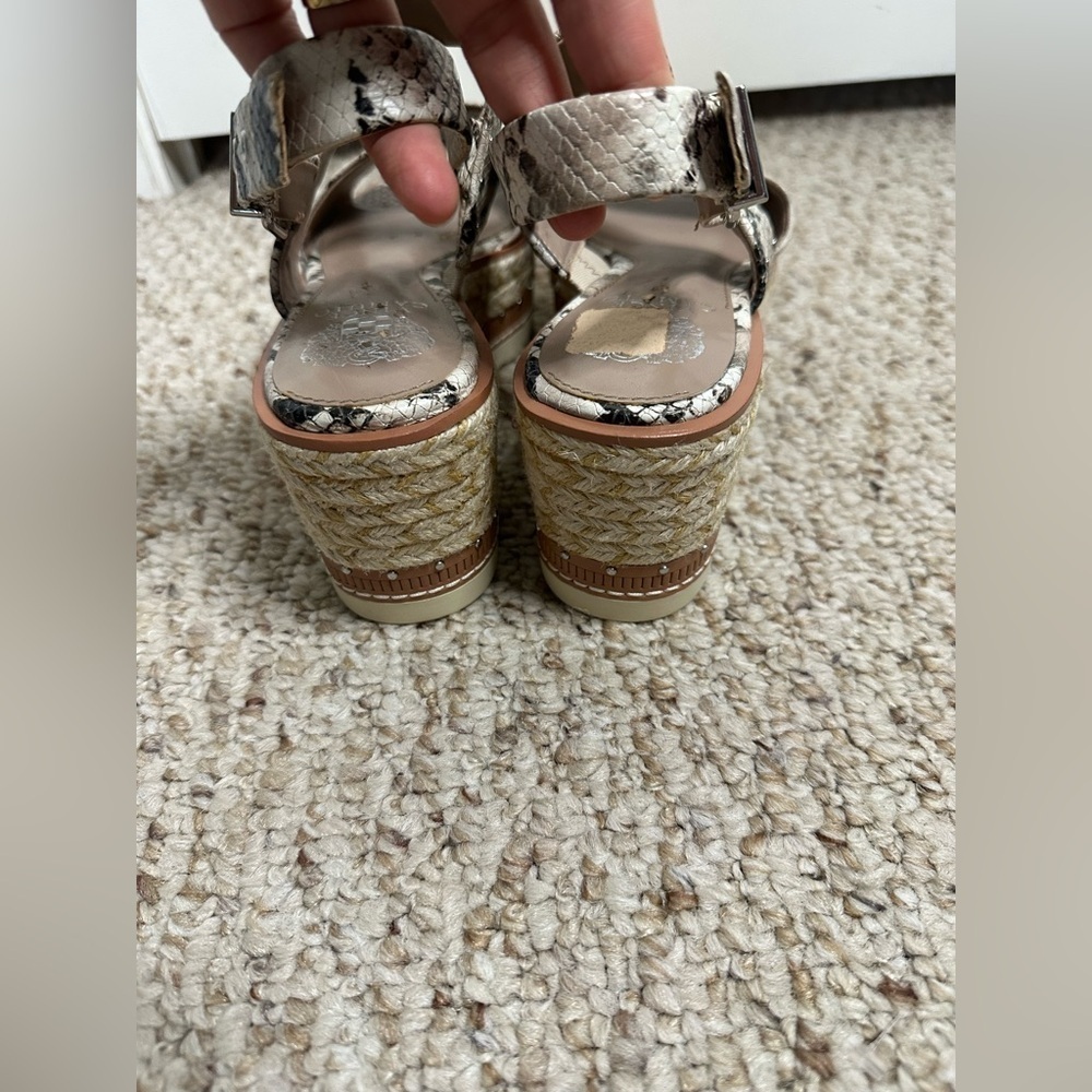 Vince Camuto snake skin Platform sandals size 9.5 - Picture 5 of 5